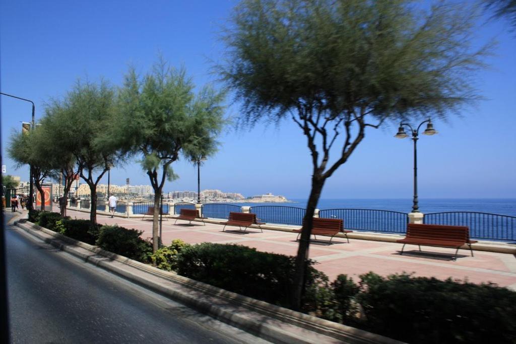 Superlative Apartment With Valletta And Harbour Views Слима Экстерьер фото